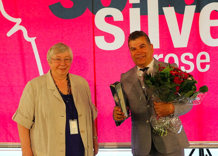 Sosyal Yaşama ve Eğitime Katkı Derneği Gümüş Gül Ödülünü kazandı